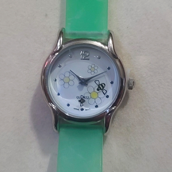 Bee's Watch - Picture 10 of 16